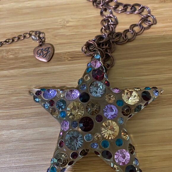 Betsy Johnson sparkly acrylic star necklace - Picture 3 of 4